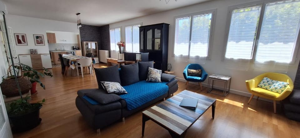 Issoudun appart élégant 150m² Apartment in Centre-Val de Loire
