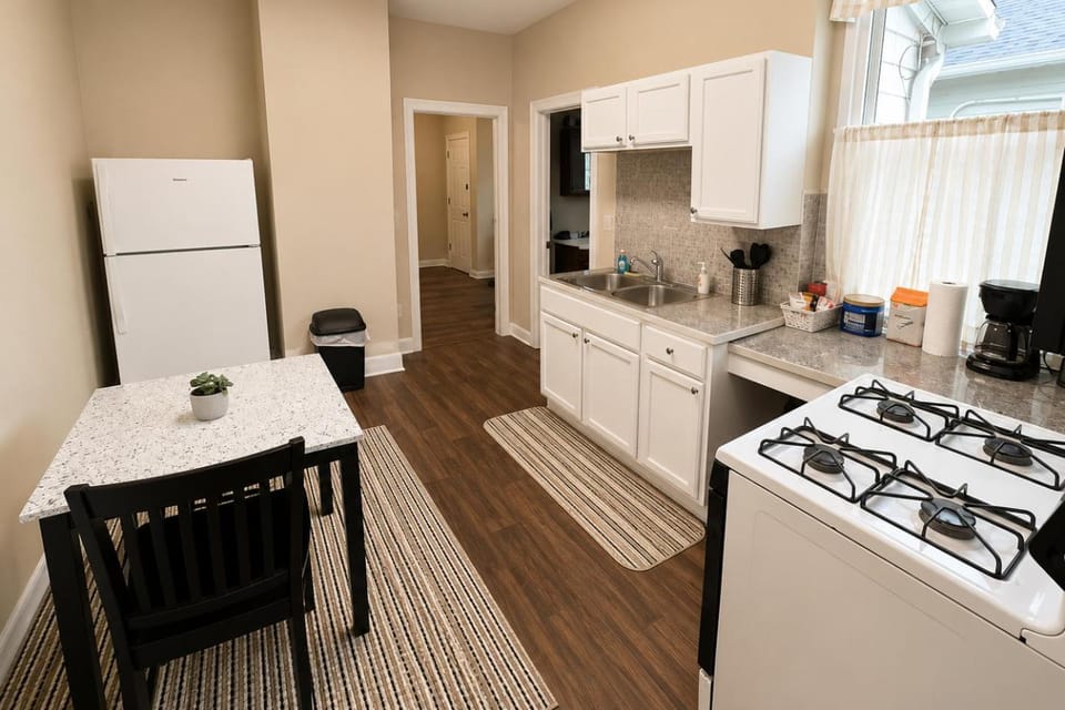 Near Downtown Free Parking Great Location! Apartment in Indianapolis