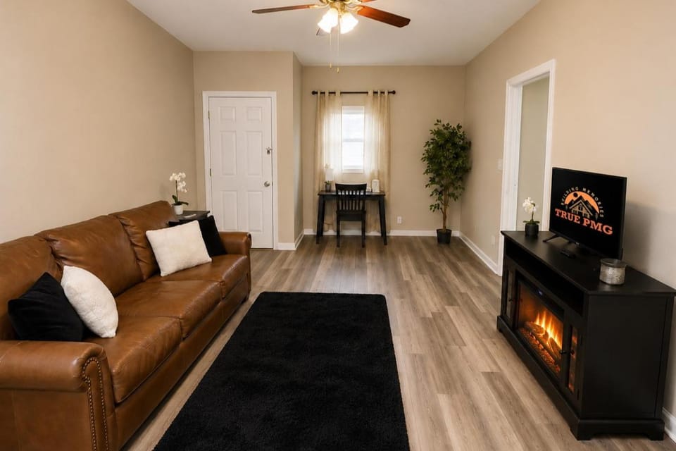Near Downtown Free Parking Great Location! Apartment in Indianapolis