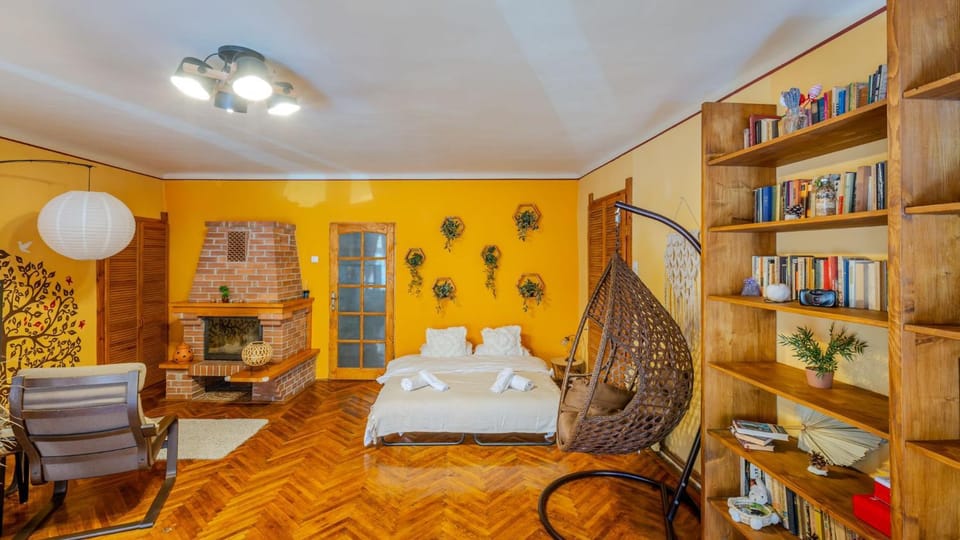 TREE House-Old Town Brașov Apartment in Brasov