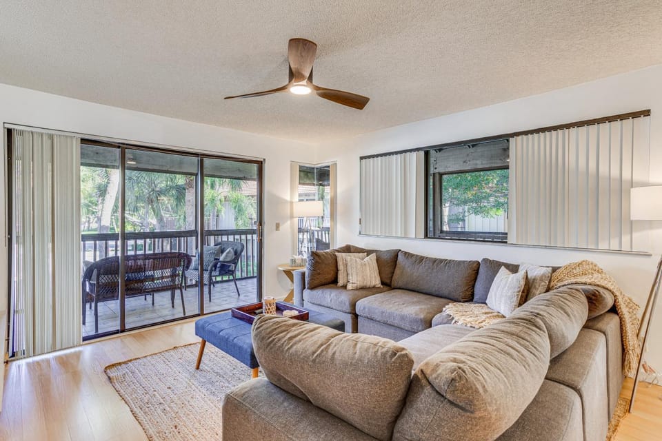 Condo in PGA National Resort w/ Pool & Spa! House in Palm Beach Gardens