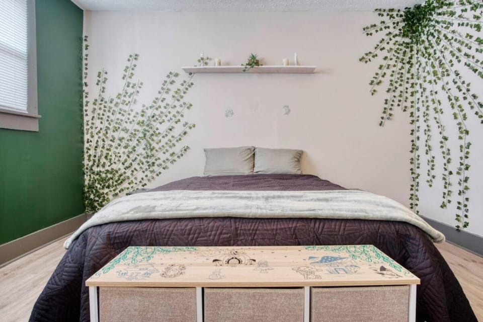 Artistic Retreat, 1br1ba, Ideal Workspace,garden Apartment in Indianapolis