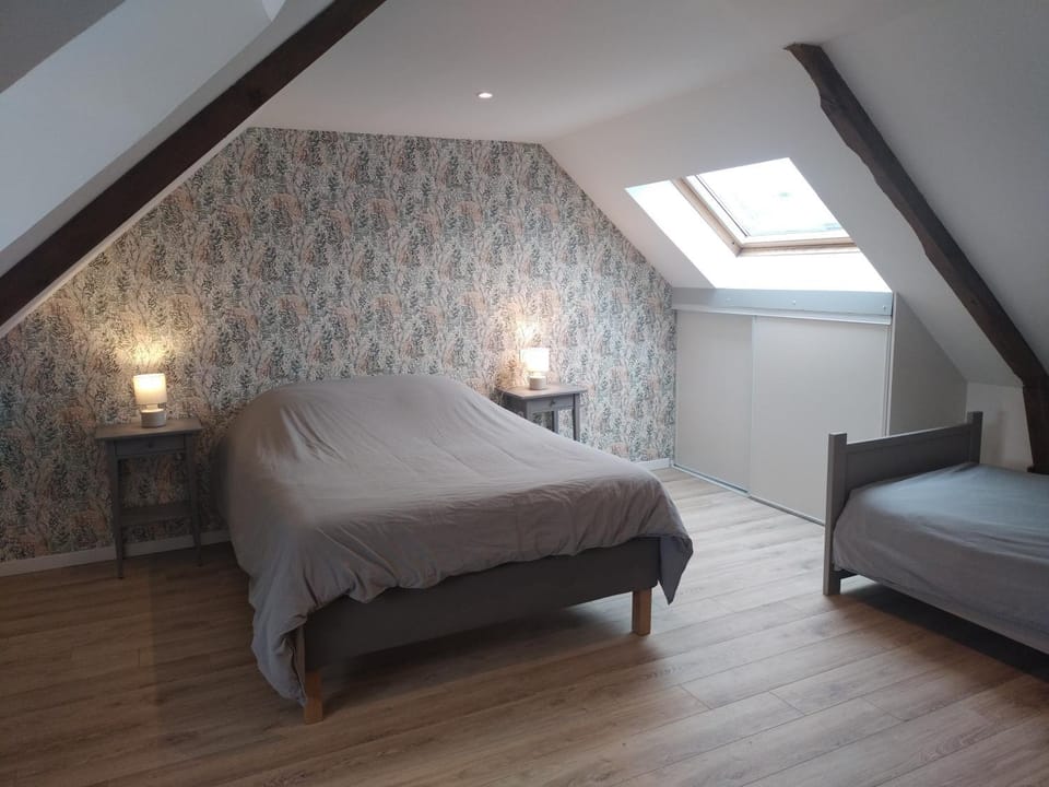 Bed, Photo of the whole room, Bedroom