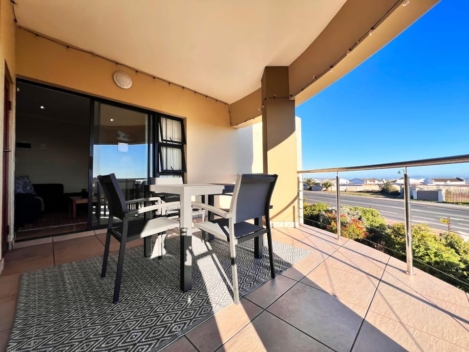 Patio, Natural landscape, Balcony/Terrace