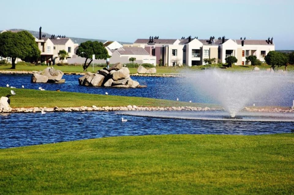 Nearby landmark, Golfcourse, Lake view