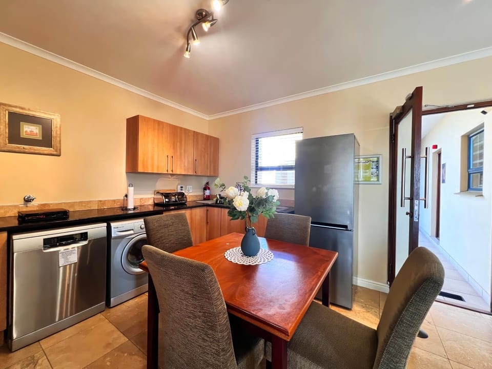 Kitchen or kitchenette, Seating area, Dining area, dishwasher, oven, stove, washing machine, dryer