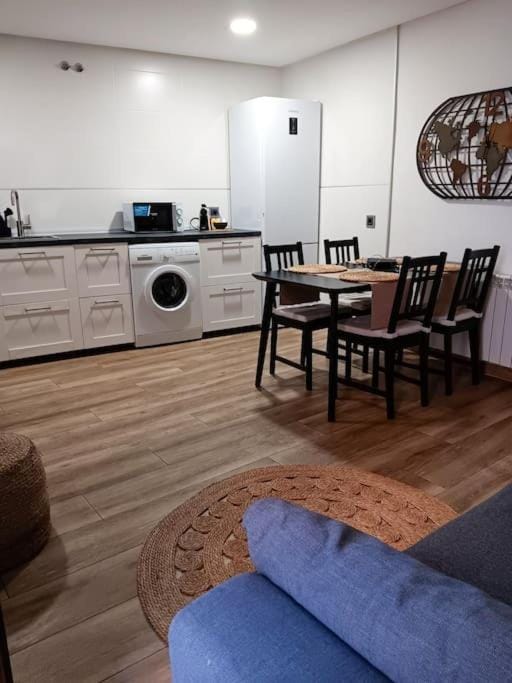 Kitchen or kitchenette, Dining area, washing machine