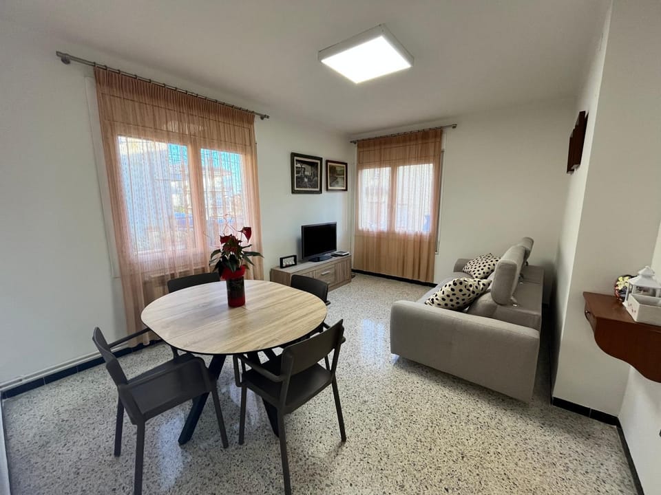 Communal lounge/ TV room, Dining area