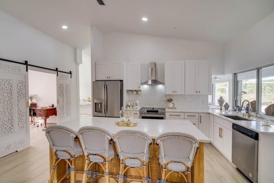 Port St Lucie Canal-Front Home w/ Heated Pool! House in Port Saint Lucie