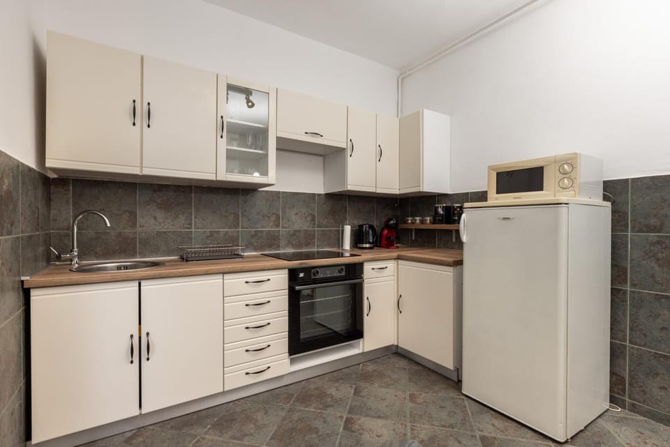 Kitchen or kitchenette, minibar, pet friendly, stove