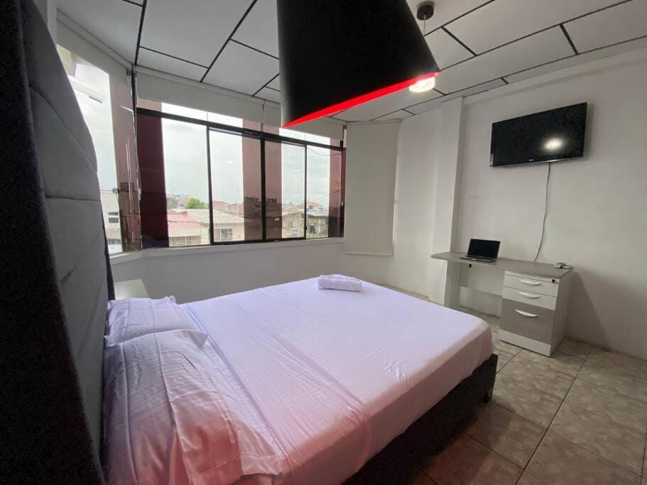 Communal lounge/ TV room, Bed, TV and multimedia, Bedroom