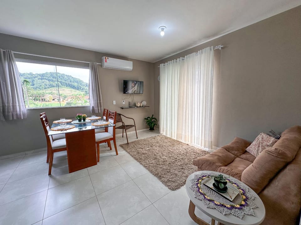 Communal lounge/ TV room, TV and multimedia, Dining area, air conditioner