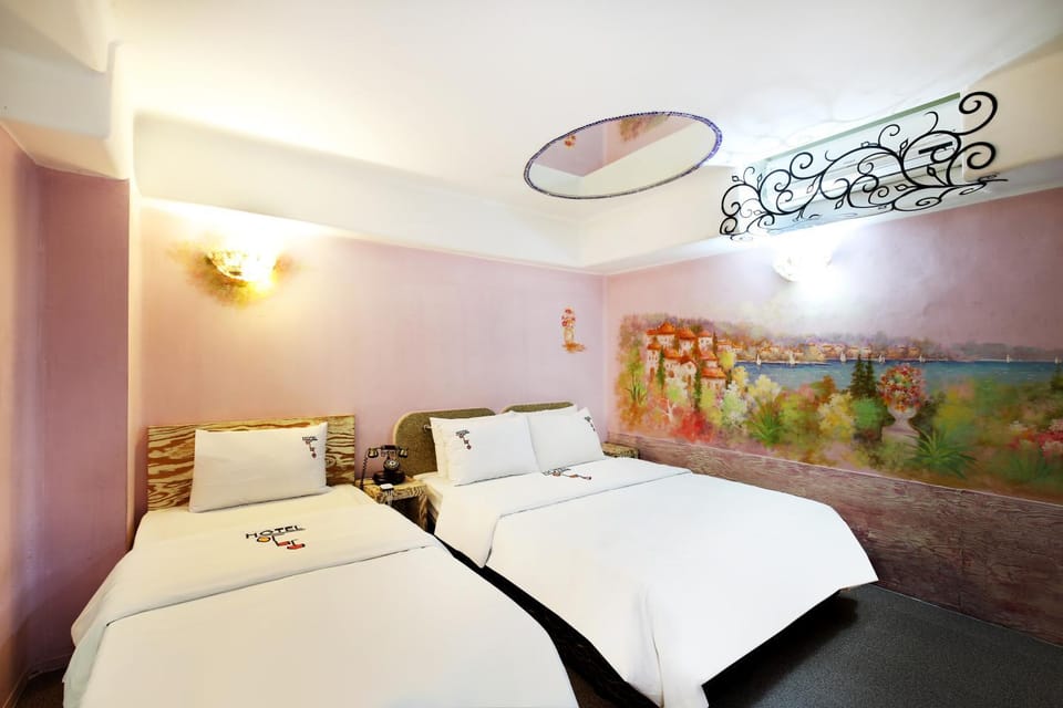 Bed, Photo of the whole room, Decorative detail