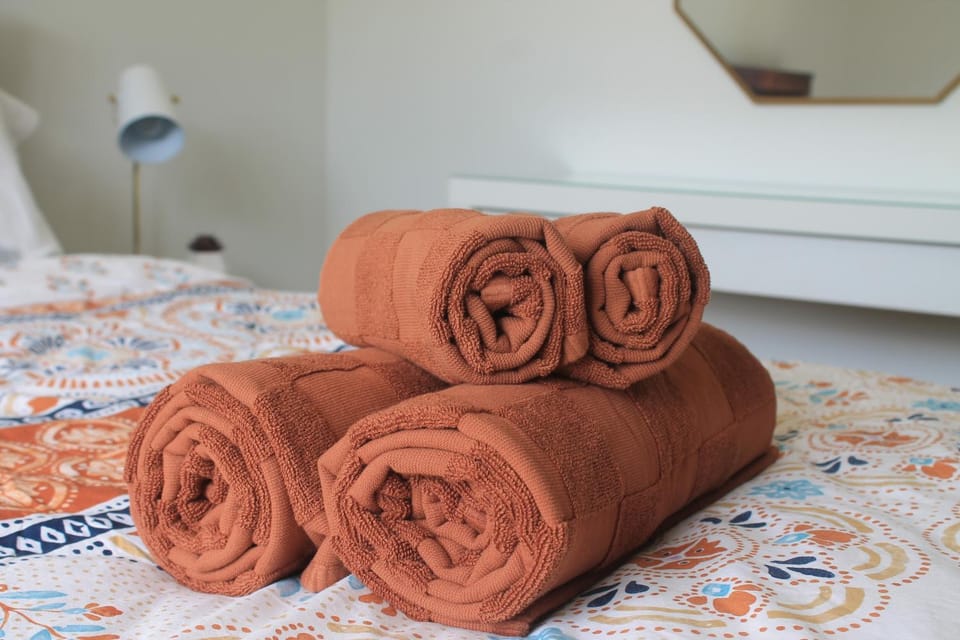 Bed, Bedroom, towels