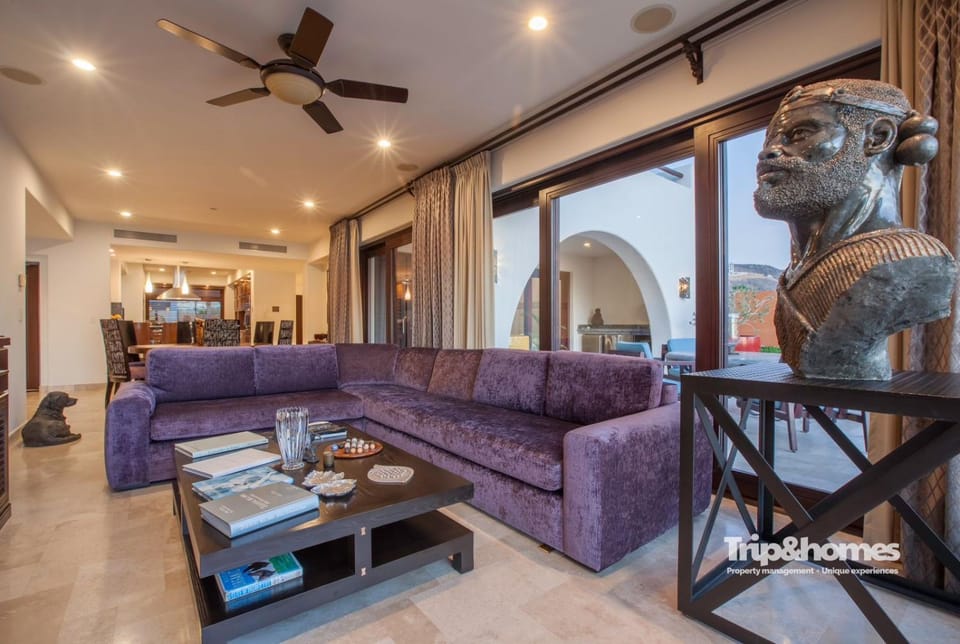 TV and multimedia, Living room, Decorative detail, Seating area, fireplace