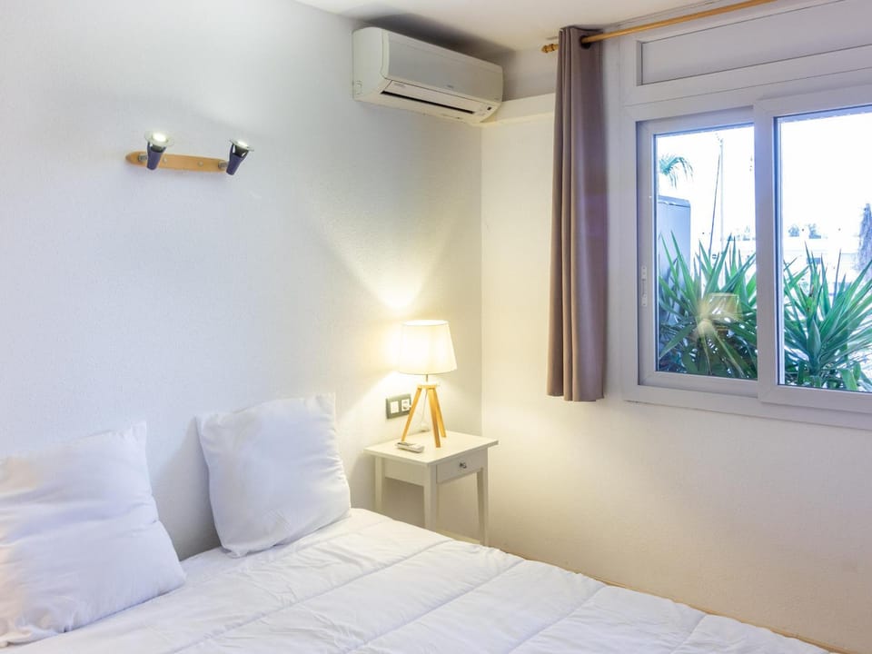 Apartamento Luminoso en Santa Margarita con Terraza - ES-228-174 Apartment in Roses