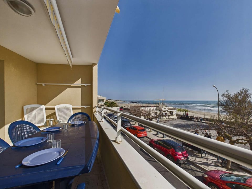 Appartement 3 pièces en bord de mer avec terrasse et parking, 6 personnes - FR-1-423-293 Apartment in Agde