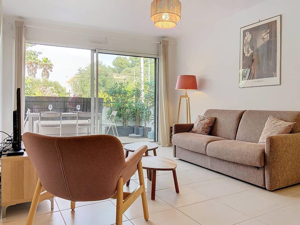 Appartement à 150m plage des Lecques, climatisé, piscine, terrasse, 2 chambres, parking - 4 étoiles - FR-1-770-29 Apartment in La Cadière-d'Azur