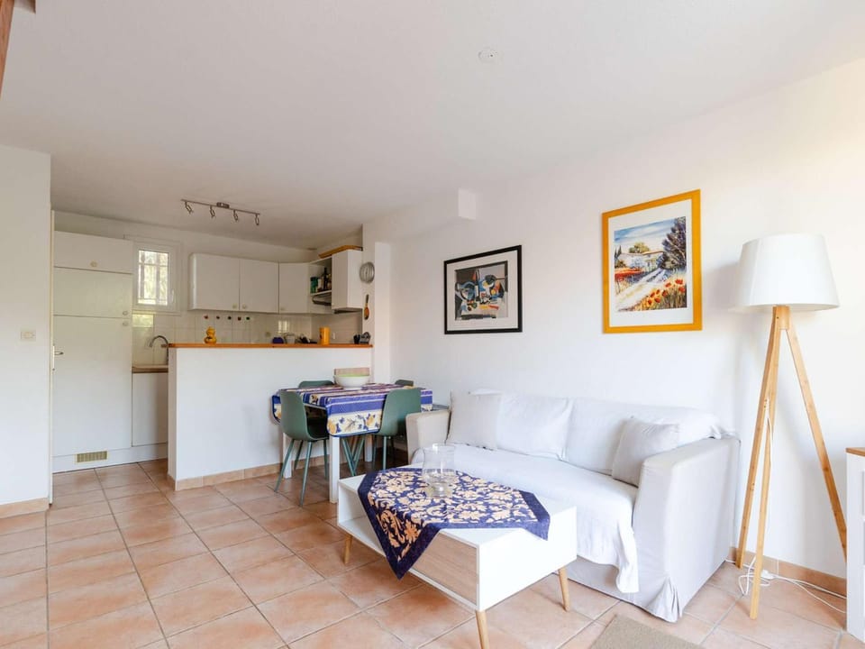 Pavillon climatisé 4 pièces avec WIFI, proche plage, terrasse, barbecue, park. privatif, animaux admis - FR-1-409-249 Villa in Gruissan
