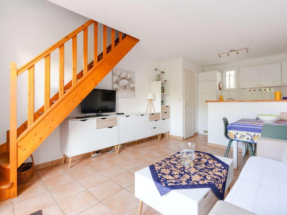 Pavillon climatisé 4 pièces avec WIFI, proche plage, terrasse, barbecue, park. privatif, animaux admis - FR-1-409-249 Villa in Gruissan