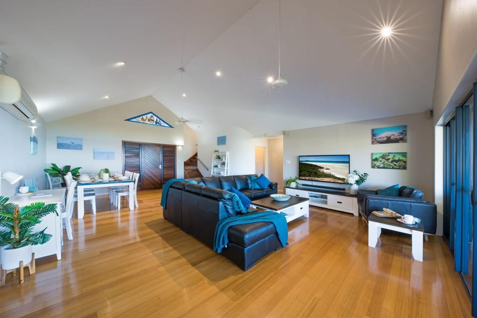 Nautilus on Nara - Spacious Airlie Beach Holiday Home with Ocean Views House in Airlie Beach