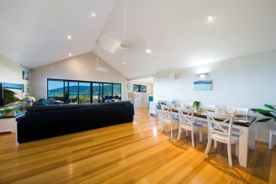 Nautilus on Nara - Spacious Airlie Beach Holiday Home with Ocean Views House in Airlie Beach