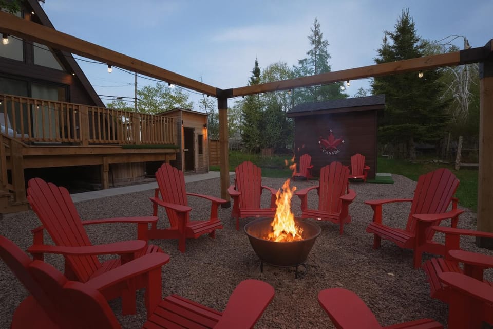 Cozy, Hot Tub, Sauna, Heated Floors, EV, Nespresso House in Muskoka Lakes