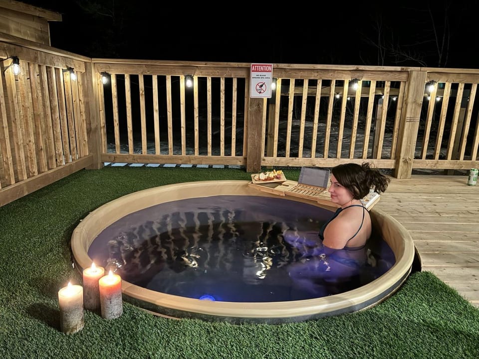 Cozy, Hot Tub, Sauna, Heated Floors, EV, Nespresso House in Muskoka Lakes