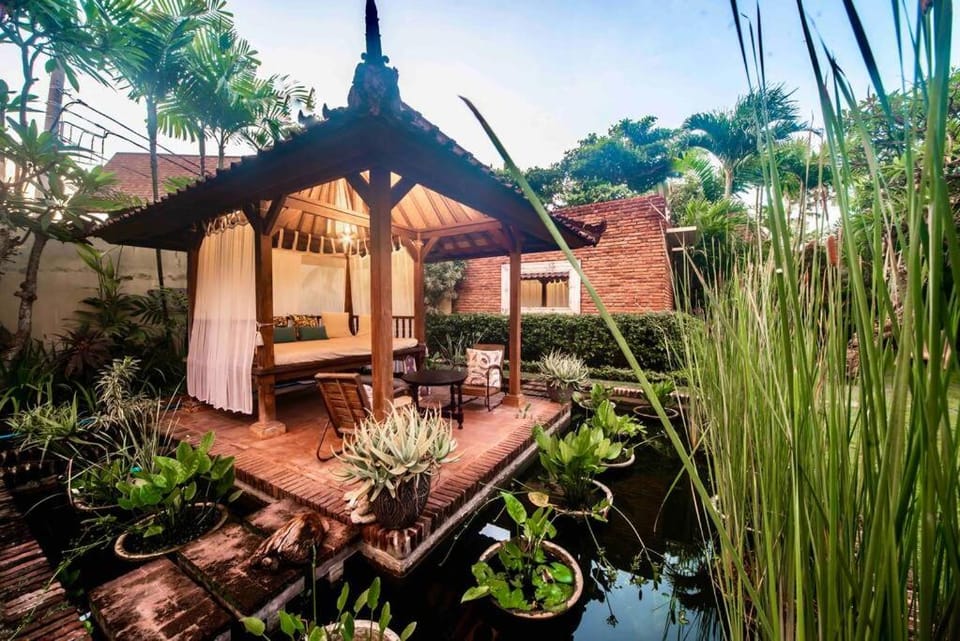Property building, Patio, Spring, Day, Natural landscape, Garden, Garden view