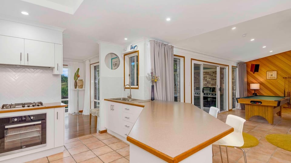 Kitchen or kitchenette, Living room, dishwasher, minibar, pet friendly, stove