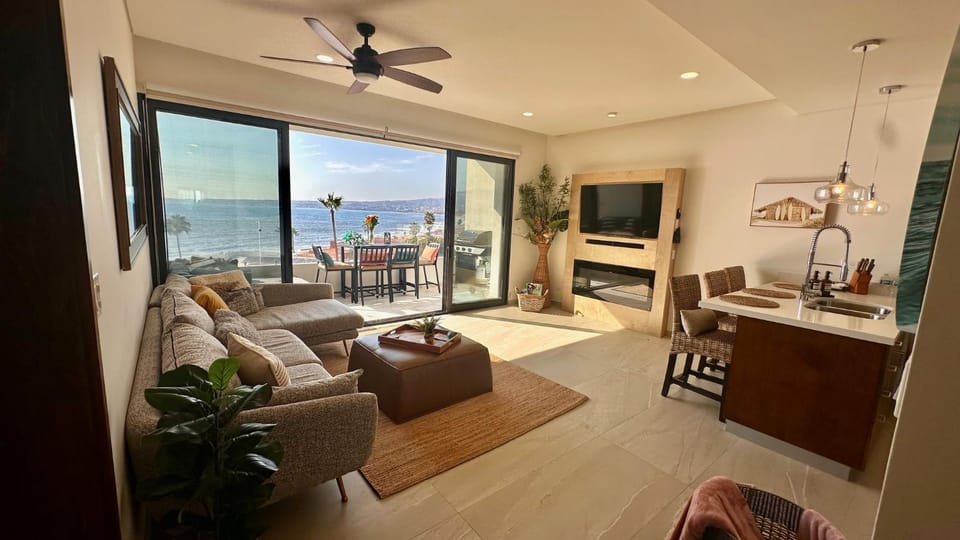 TV and multimedia, Balcony/Terrace, Living room, Dining area, Sea view, fireplace