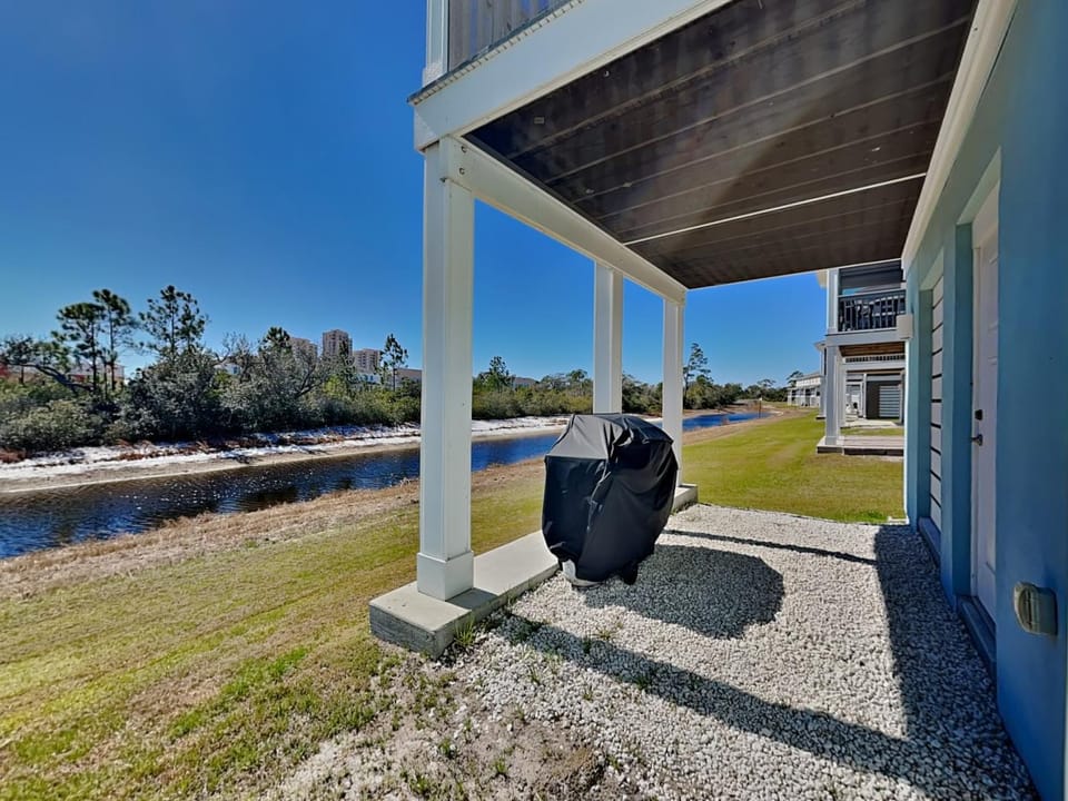 Property building, Patio, Natural landscape, BBQ facilities, Lake view