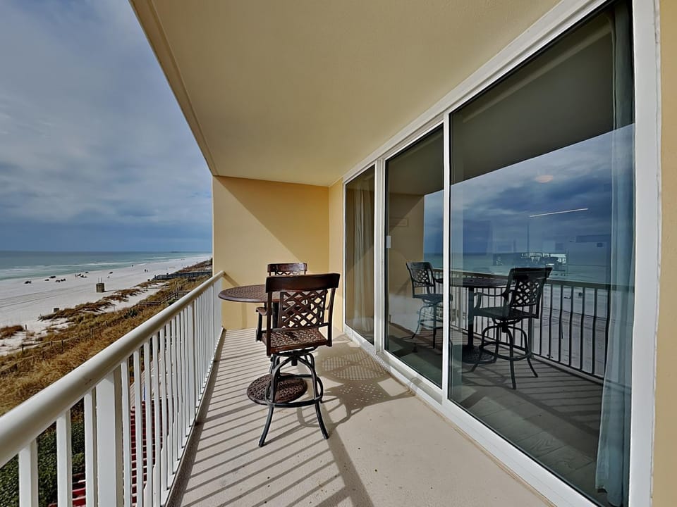 Balcony/Terrace, Seating area, Beach, Sea view