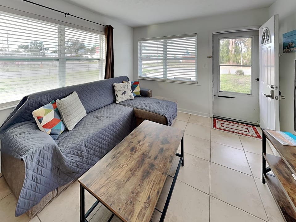 Living room, Seating area, furniture