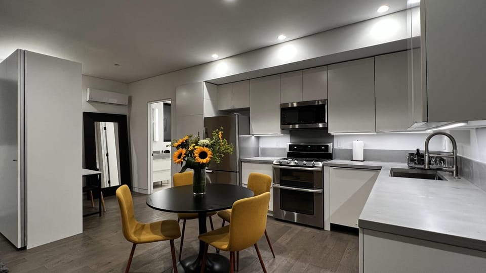 Kitchen or kitchenette, Dining area, dishwasher, minibar, pet friendly, stove