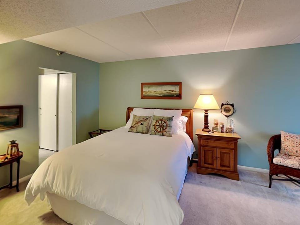 Bed, Seating area, Bedroom, furniture, wardrobe