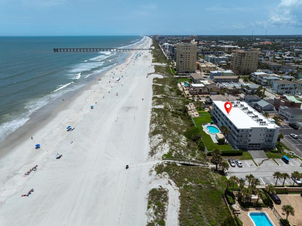 Bird's eye view, Beach, Swimming pool, Parking