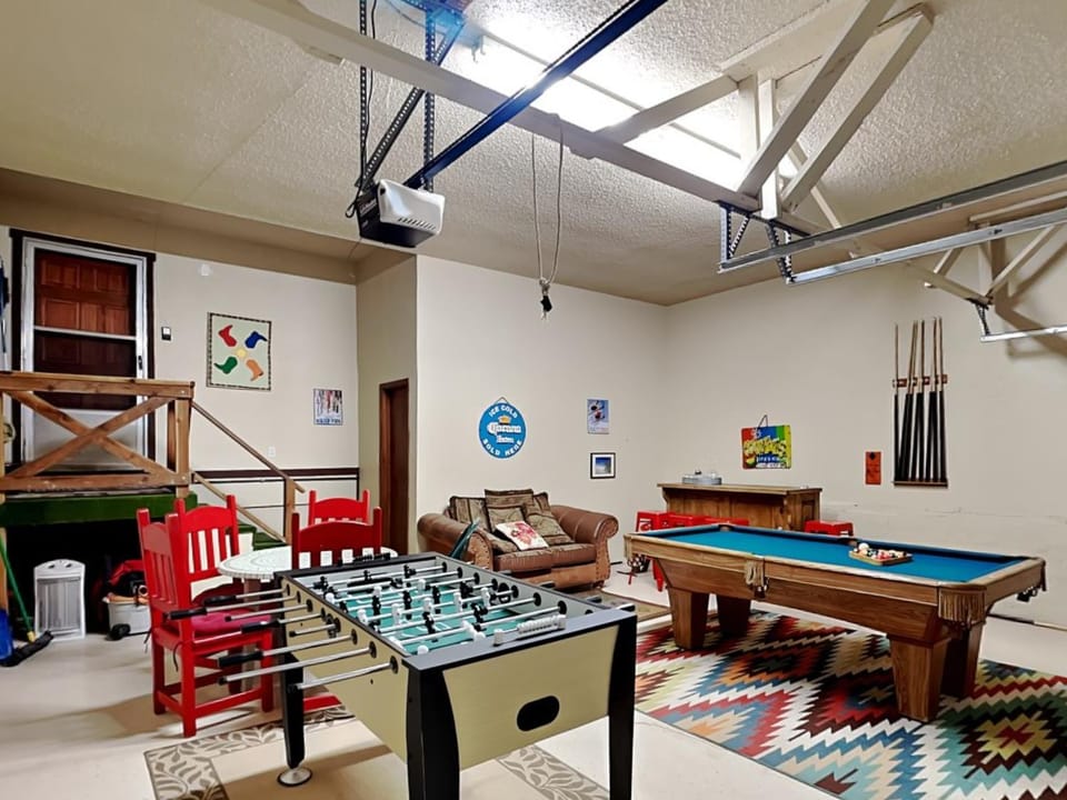 Billiard, Game Room, Seating area