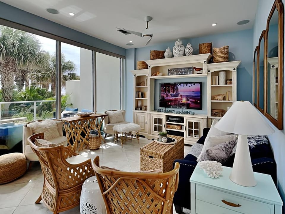TV and multimedia, Living room, Seating area, furniture