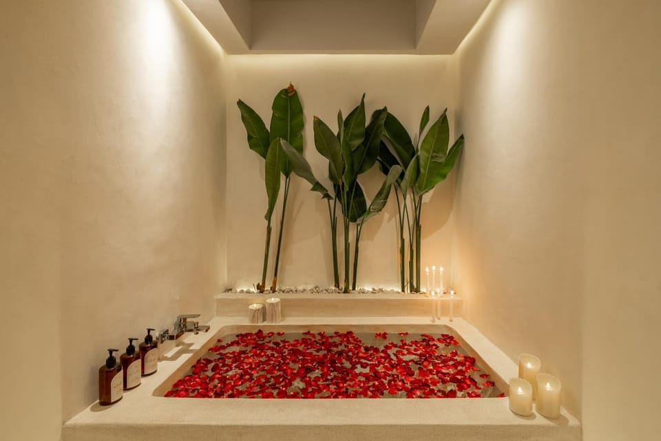 Bathroom, Decorative detail, Bath