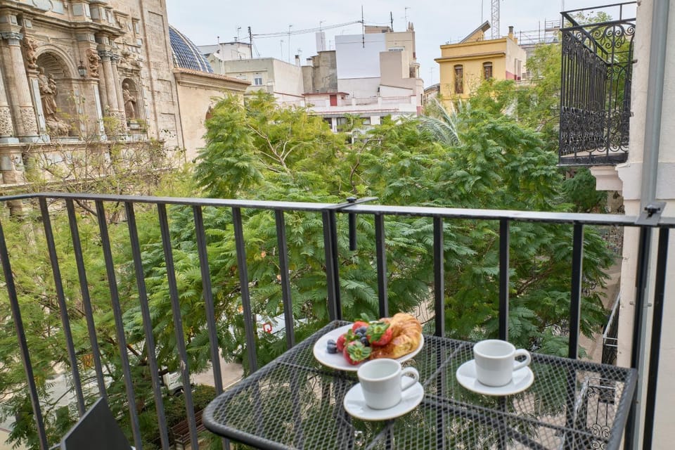 Apartamento soleado en plaza del Carmen Apartment in Valencia