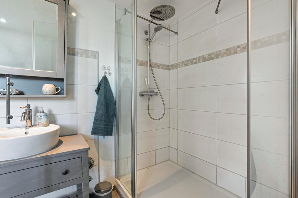 Bathroom, Living room