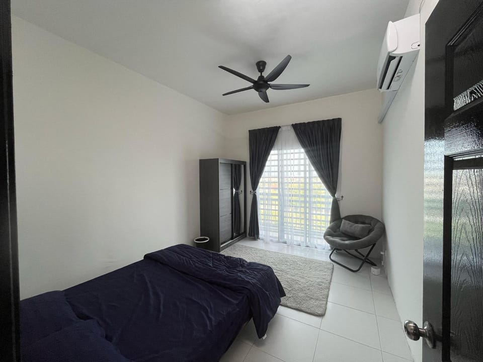 Bed, Photo of the whole room, Bedroom, fireplace
