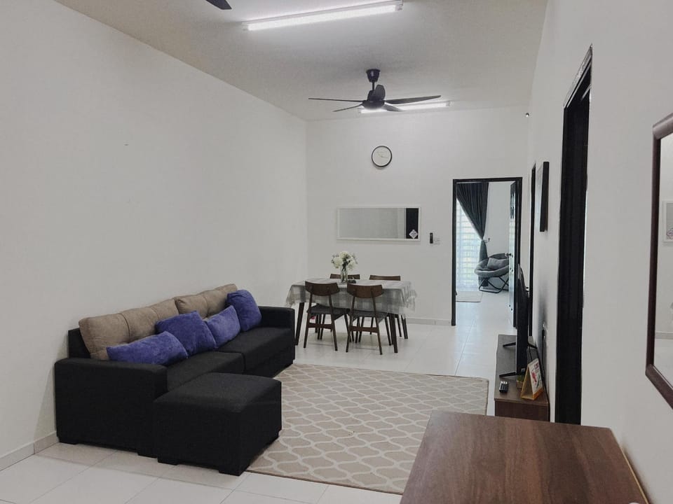 TV and multimedia, Living room, Seating area, Dining area, fireplace