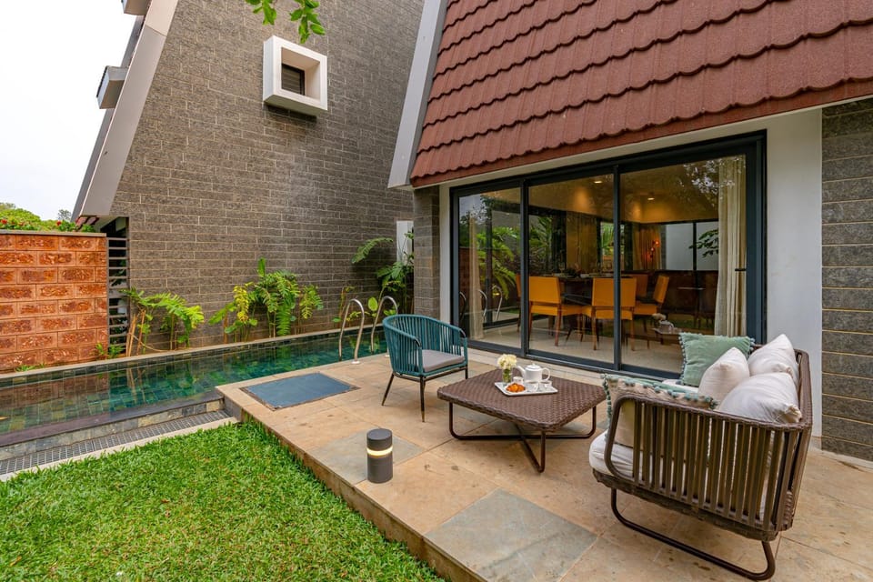 Patio, View (from property/room), Balcony/Terrace, Seating area, Garden view, Pool view