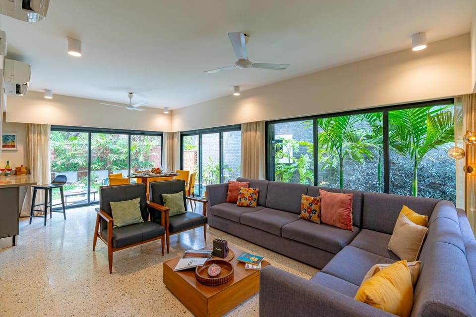 Patio, Living room, Seating area, Dining area, fireplace