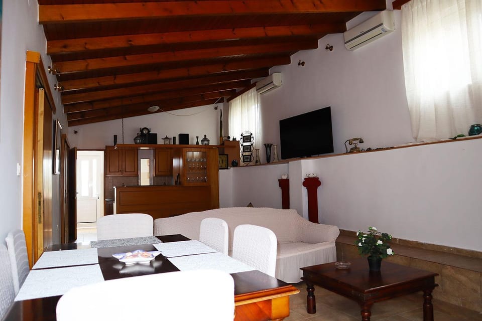 TV and multimedia, Living room, air conditioner