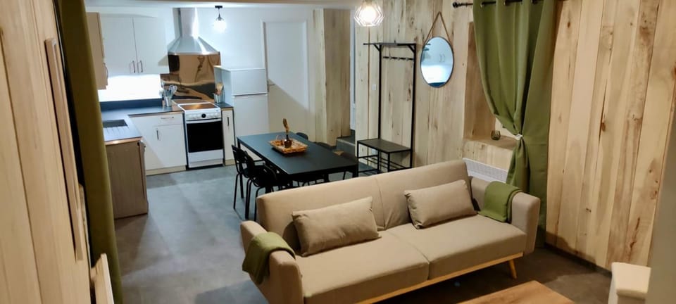 TV and multimedia, Kitchen or kitchenette, Living room, Seating area, Dining area