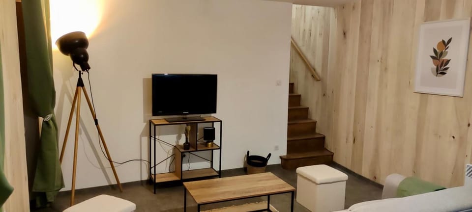 Communal lounge/ TV room, TV and multimedia, Living room, Seating area