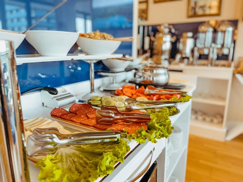 Food and drinks, Buffet breakfast
